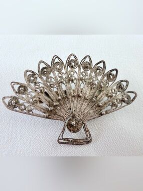 Vintage Fan-Shaped Brooch in Silver